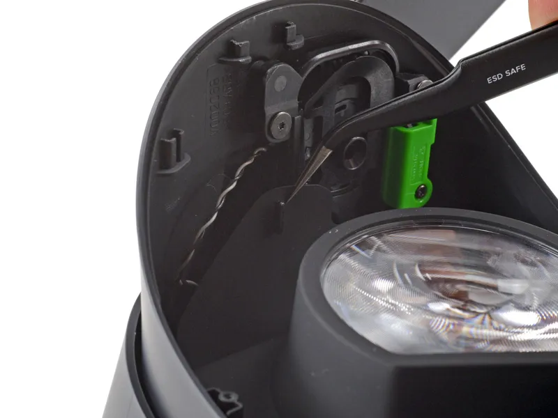 Using tweezers to separate left gasket edge